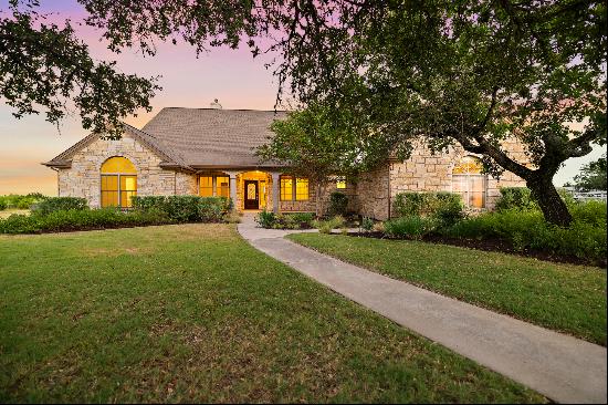 Equestrian Single-Story on Three Acres 25 Minutes to Downtown Austin