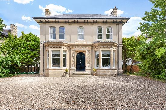 A stunning Victorian villa sitting close to Montpellier and central Cheltenham with access