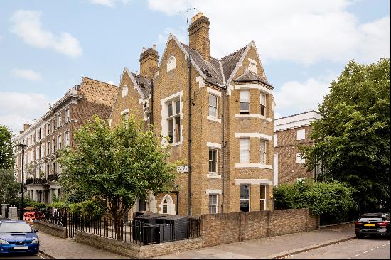 A one of a kind four bedroom flat in Notting Hill, W11