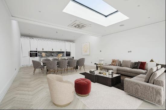 A 3 bedroom renovated apartment in SW7