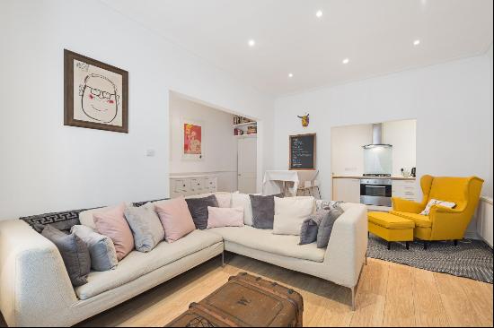 A two bed apartment with southwest-facing garden in Chelsea, SW10.