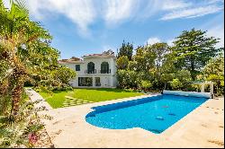 Cap d'Antibes | Renovated villa close to the beach