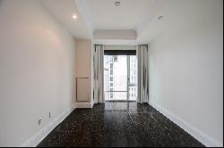 Spectacular unit at Yorkville