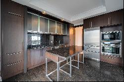 Spectacular unit at Yorkville