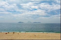 Oceanfront penthouse with panoramic views from Ipanema to Leblon