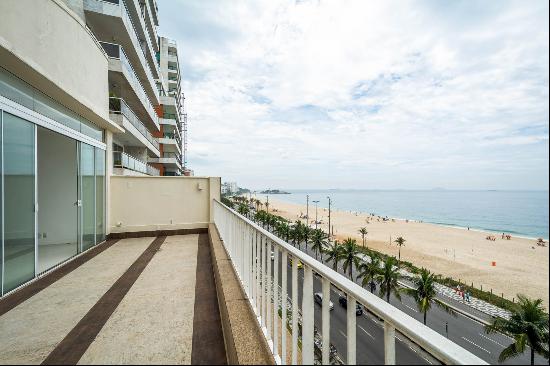 Oceanfront penthouse with panoramic views from Ipanema to Leblon