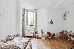 Bright, quiet apartment with open view - Paris VII.