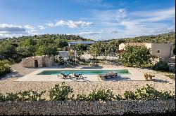 Ancient 1800s farmhouses nestled in Noto's countryside