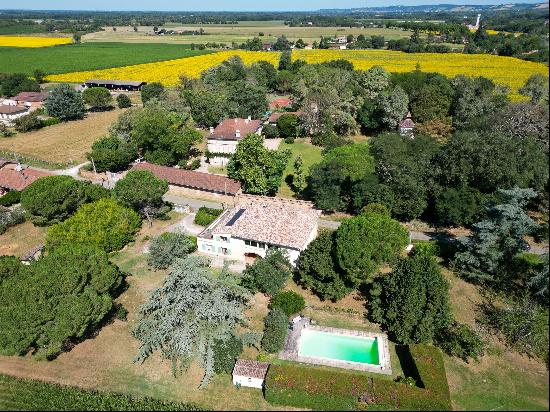 Grande Maison du XVIII° siècle à remettre au gout du jour