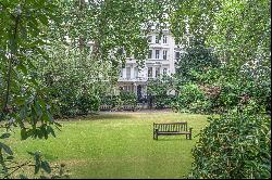 Beautiful stucco building in South Kensington