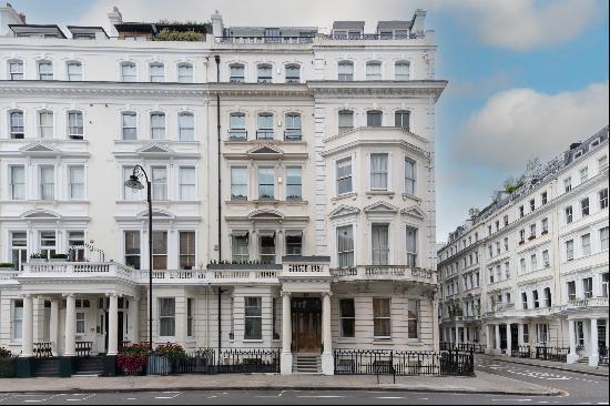 Beautiful stucco building in South Kensington