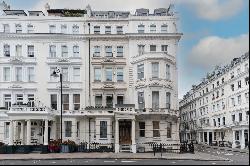 Beautiful stucco building in South Kensington