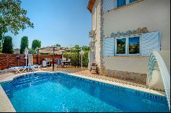 Beautiful house with private swimming pool in the residential area of Vilacolum