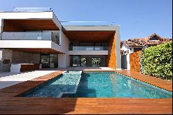 Contemporary-style mansion in Barra da Tijuca