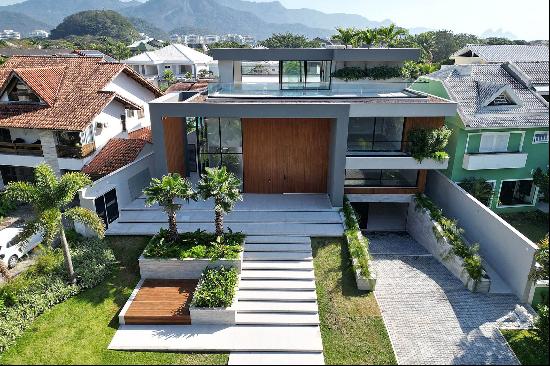 Contemporary-style mansion in Barra da Tijuca