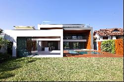 Contemporary-style mansion in Barra da Tijuca