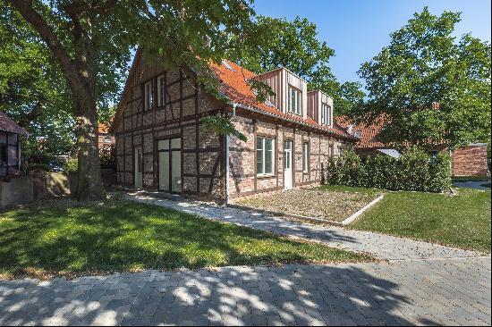 Exquisite Semi-Detached Home in the Heart of a Timber-Framed Ensemble