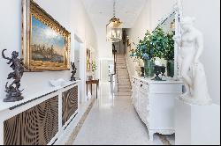 Imposing detached mansion in a highly desirable Holland Park address