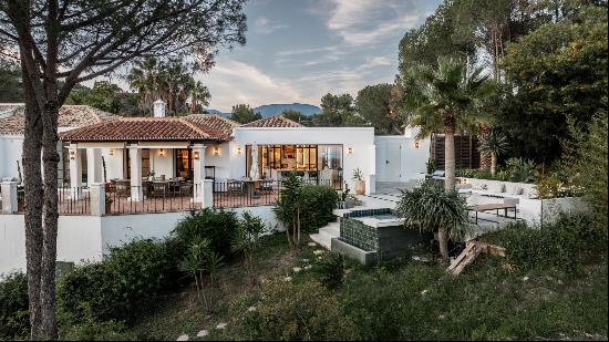 Majestic villa inspired by the traditional Spanish farmhouses