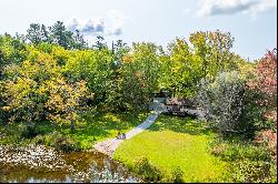 Idyllic Sparrow Lake Retreat