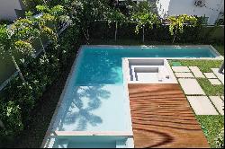 Contemporary triplex mansion in Mansões condominium, Barra da Tijuca