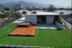 Contemporary triplex mansion in Mansões condominium, Barra da Tijuca