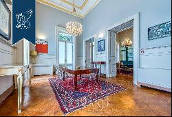 Majestic flat for sale in a historical palace at a stone's throw from Naples' seaside