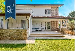 Elegant renovated villa two steps away from Forte dei Marmi's square