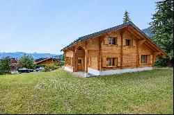 Magnificent SKI IN SKI OUT chalet, 4 bedrooms, double garage, garden