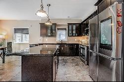 Luxury Living in Bronte Creek