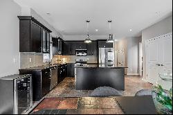 Luxury Living in Bronte Creek