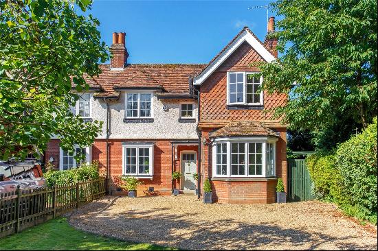 Ambrose Lane, Harpenden, Hertfordshire, AL5 4BU