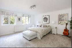 Crooksbury Road, Farnham, Surrey, GU10 1QB