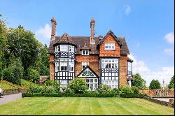 Snowdenham Hall, Snowdenham Lane, Bramley, Guildford, GU5 0DB