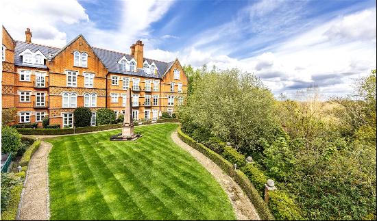 Holloway Drive, Virginia Water, Surrey, GU25 4SU