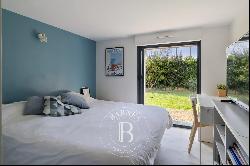 ANGLET, MAGNIFICENT HOUSE WITH SEA VIEW, WITHIN WALKING DISTANCE TO THE BEACH AND SHOPS