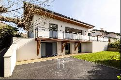 ANGLET, MAGNIFICENT HOUSE WITH SEA VIEW, WITHIN WALKING DISTANCE TO THE BEACH AND SHOPS