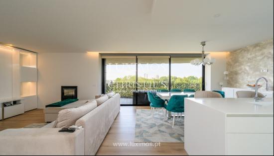 Four bedroom apartment with balcony, for sale, in Porto, Portugal