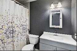 	 Welcome to your well-proportioned, move-in ready ground-level 1-bedroom, 1-ba