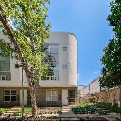 Beautifully Remodeled Corner Unit