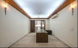 Apartment in Maharani Bagh