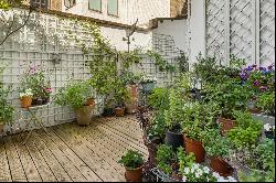 Double fronted Georgian townhouse in enviable garden square in Connaught Village