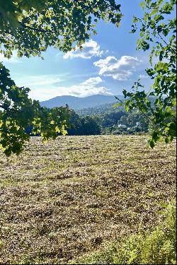 Nestled in the picturesque town of Peru, Vermont