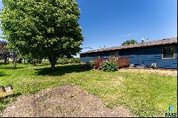 103 Perry Ln Lane, Harrisburg SD 57032