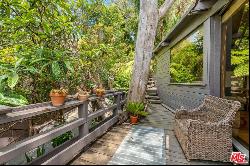 516 Latimer Road, Santa Monica CA 90402