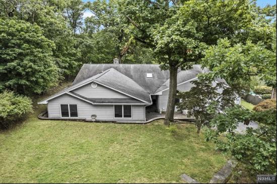 27 Notch Park Road, Little Falls NJ 07424