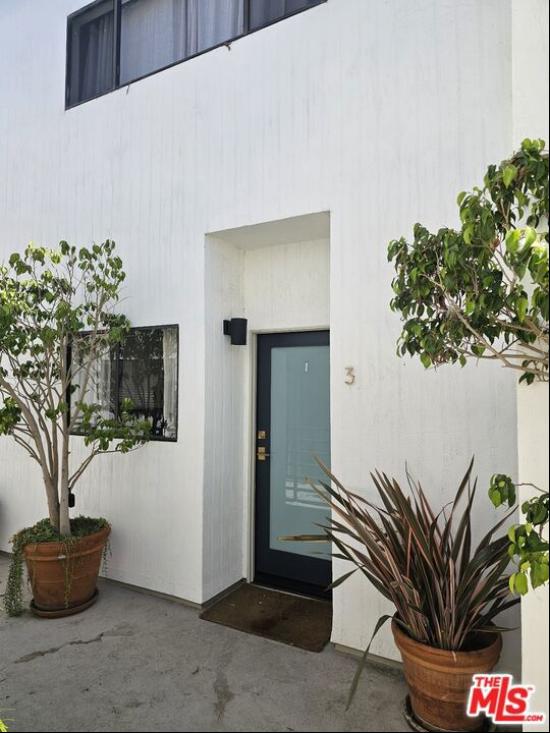 2500 Abbot Kinney Boulevard Unit 3, Venice CA 90291