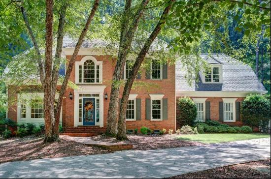 2815 Stoneglen Close, Roswell GA 30076