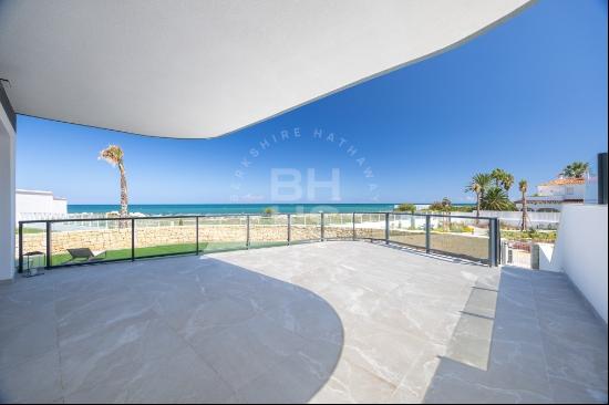 Luxurious Beachfront Apartment in Denia: Exquisite Living on the, Dénia 03700