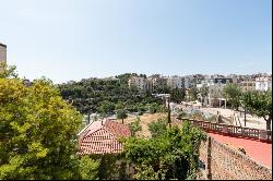 LARGE FLAT TO RENOVATE WITH LOTS OF LIGHT IN VALLCARCA, Barcelona 08001